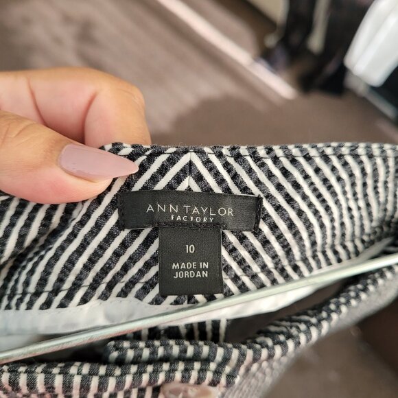 Ann Taylor Striped Wide Leg Cropped Pants - Picture 8 of 9